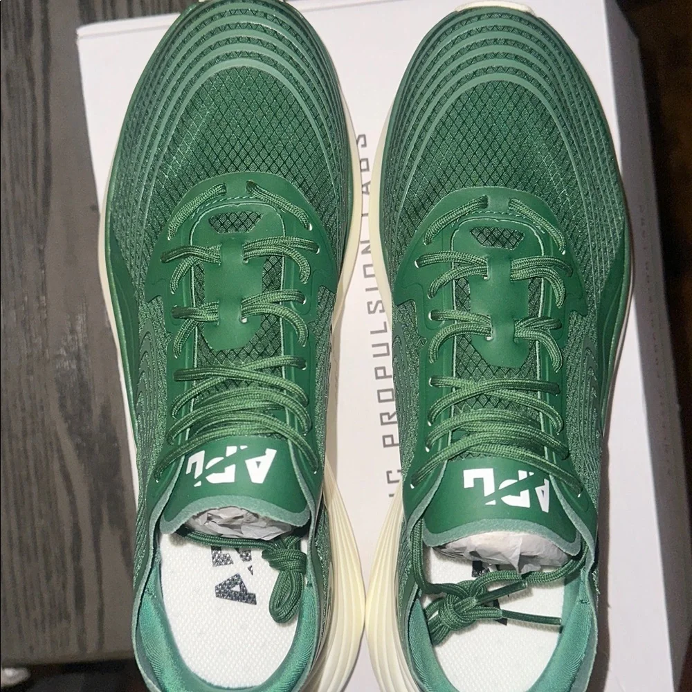 APL Men’s Streamline Great Green White Athletic Training Sneakers - New in Box